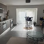 بيت للعطل Laurier House With Jacuzzi *