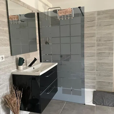 بيت للعطل Laurier House With Jacuzzi *