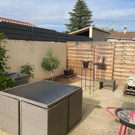Dom wakacyjny Laurier House With Jacuzzi Saint-Just (Herault)