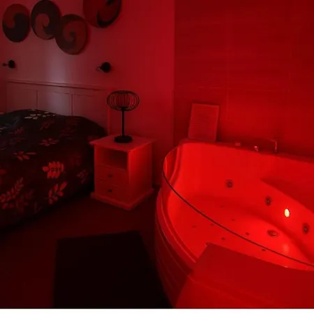 Dom wakacyjny Laurier House With Jacuzzi