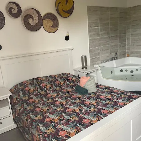 Laurier House With Jacuzzi Dom wakacyjny *